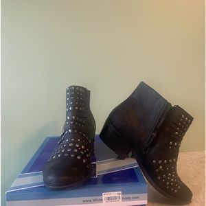 White Mountain shortie black boot size 9M